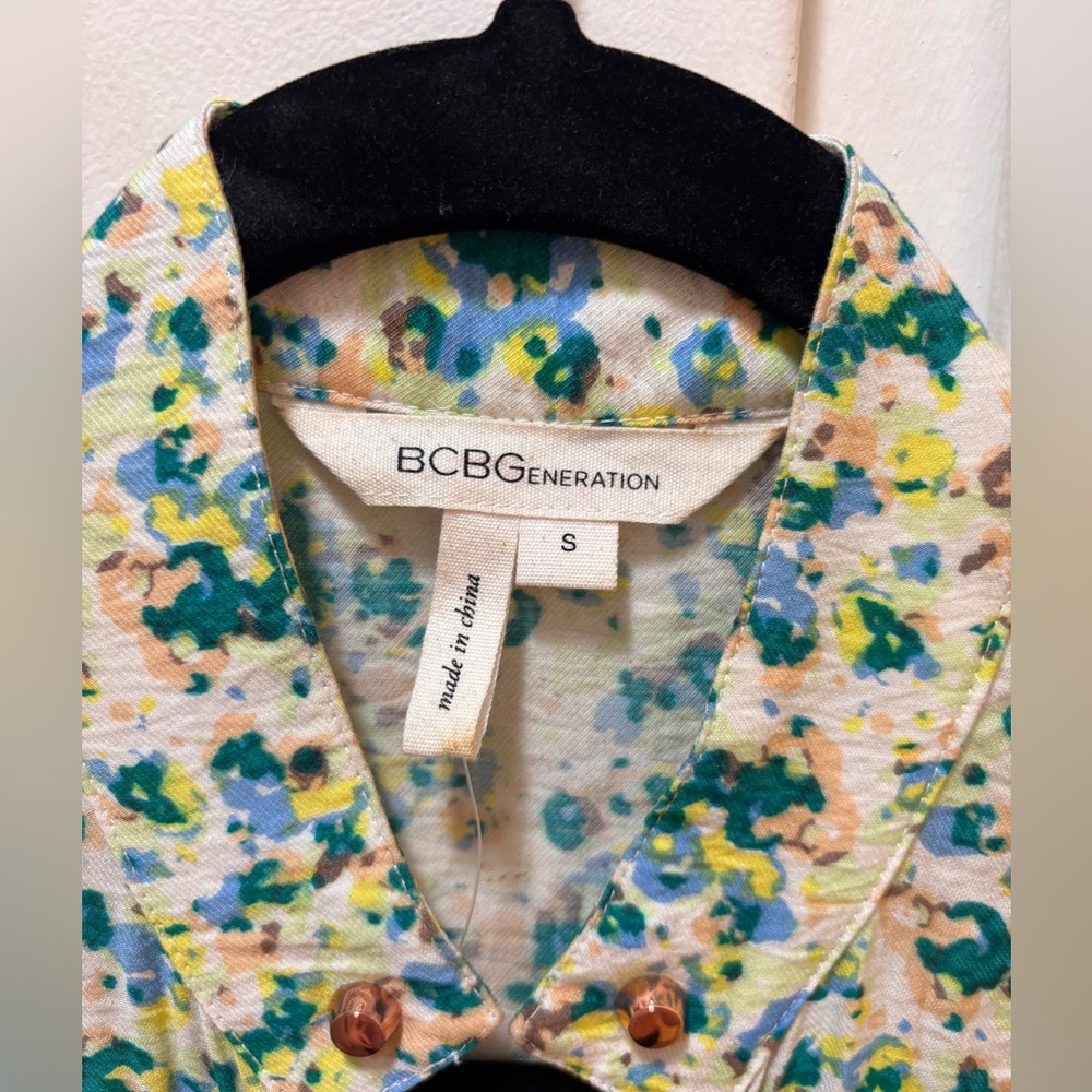 Bcbgeneration Multicolor Floral Button Front Top - image 2